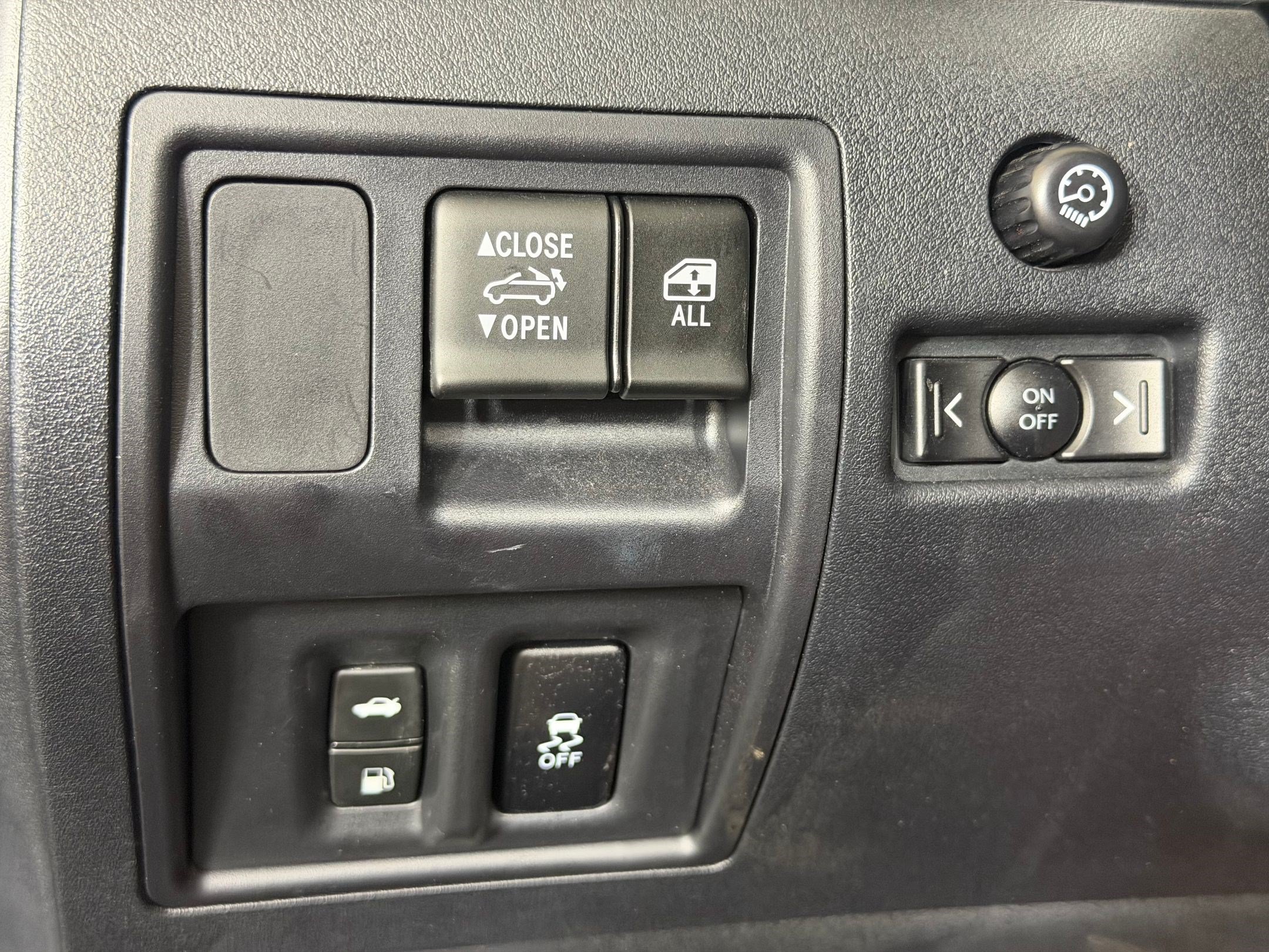 Used 2014 Lexus IS 250C w/ Luxury Package RWD image 28