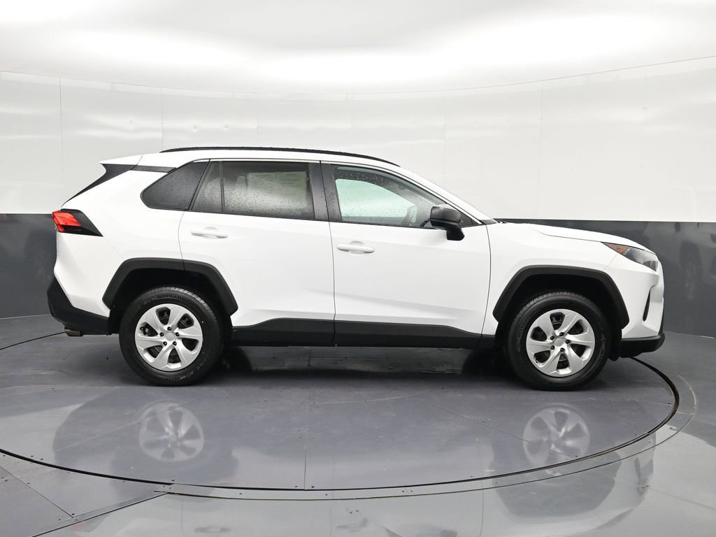 Used 2020 Toyota RAV4 LE FWD image 4