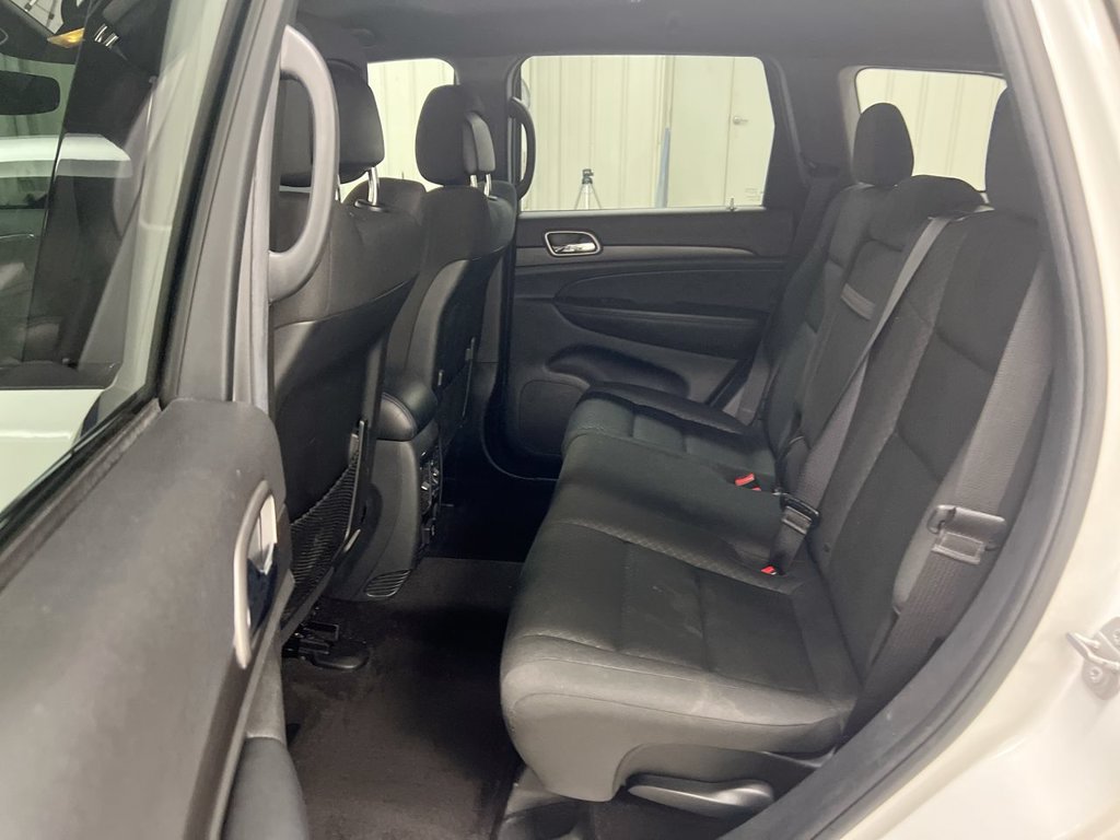 Used 2018 Jeep Grand Cherokee Laredo AWD/4WD image 22