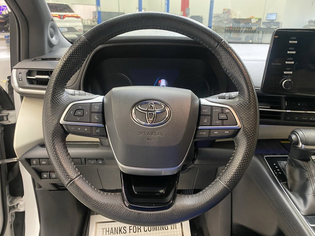 Used 2022 Toyota Sienna Limited image 26