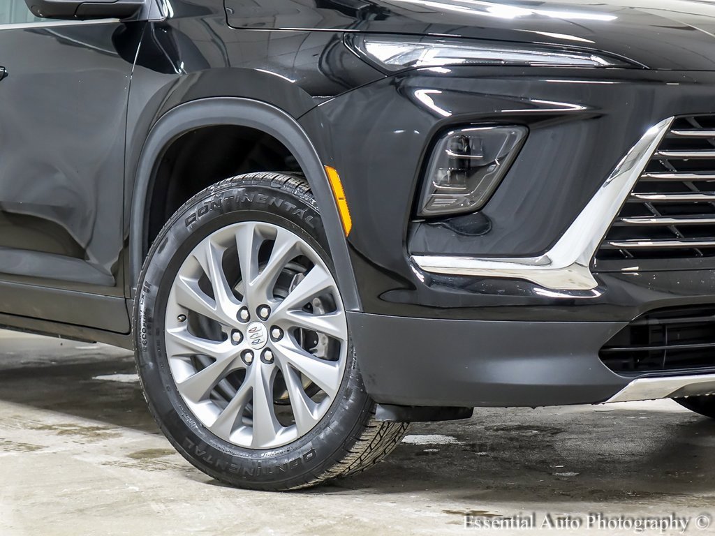 Certified 2025 Buick Enclave Preferred image 4