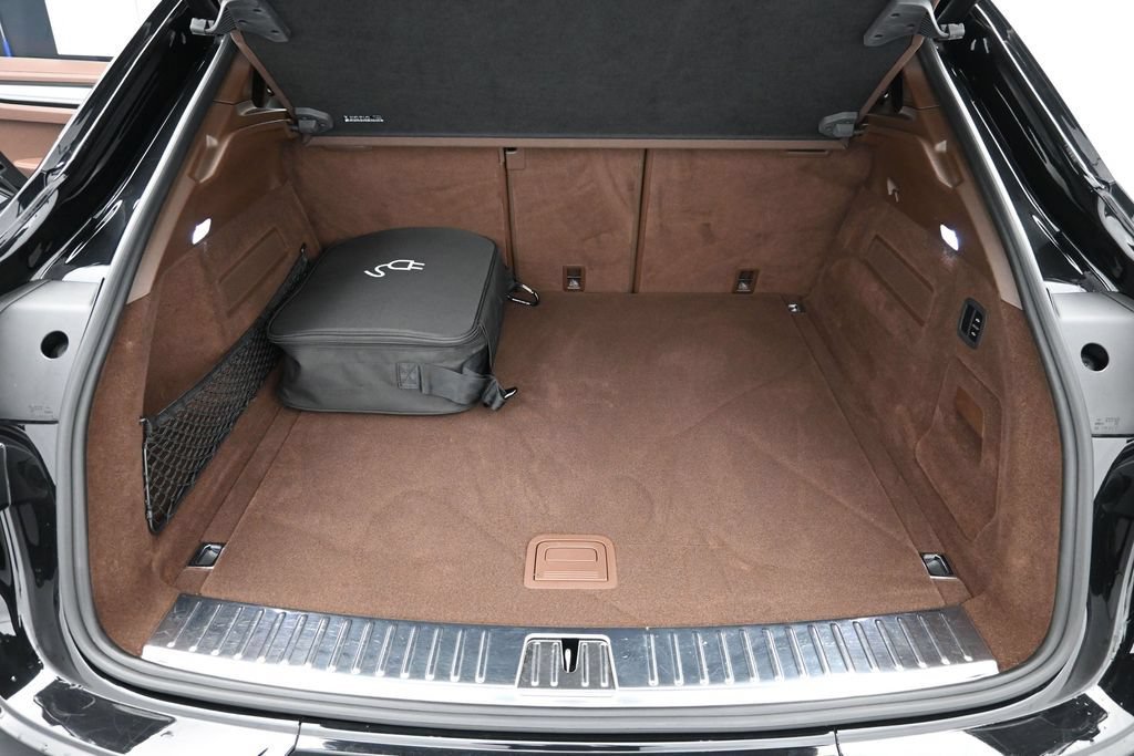 Certified 2023 Porsche Cayenne Turbo S AWD/4WD image 23