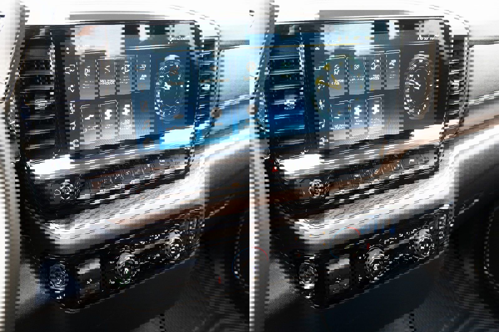 Used 2025 Chevrolet Silverado 1500 LT image 3