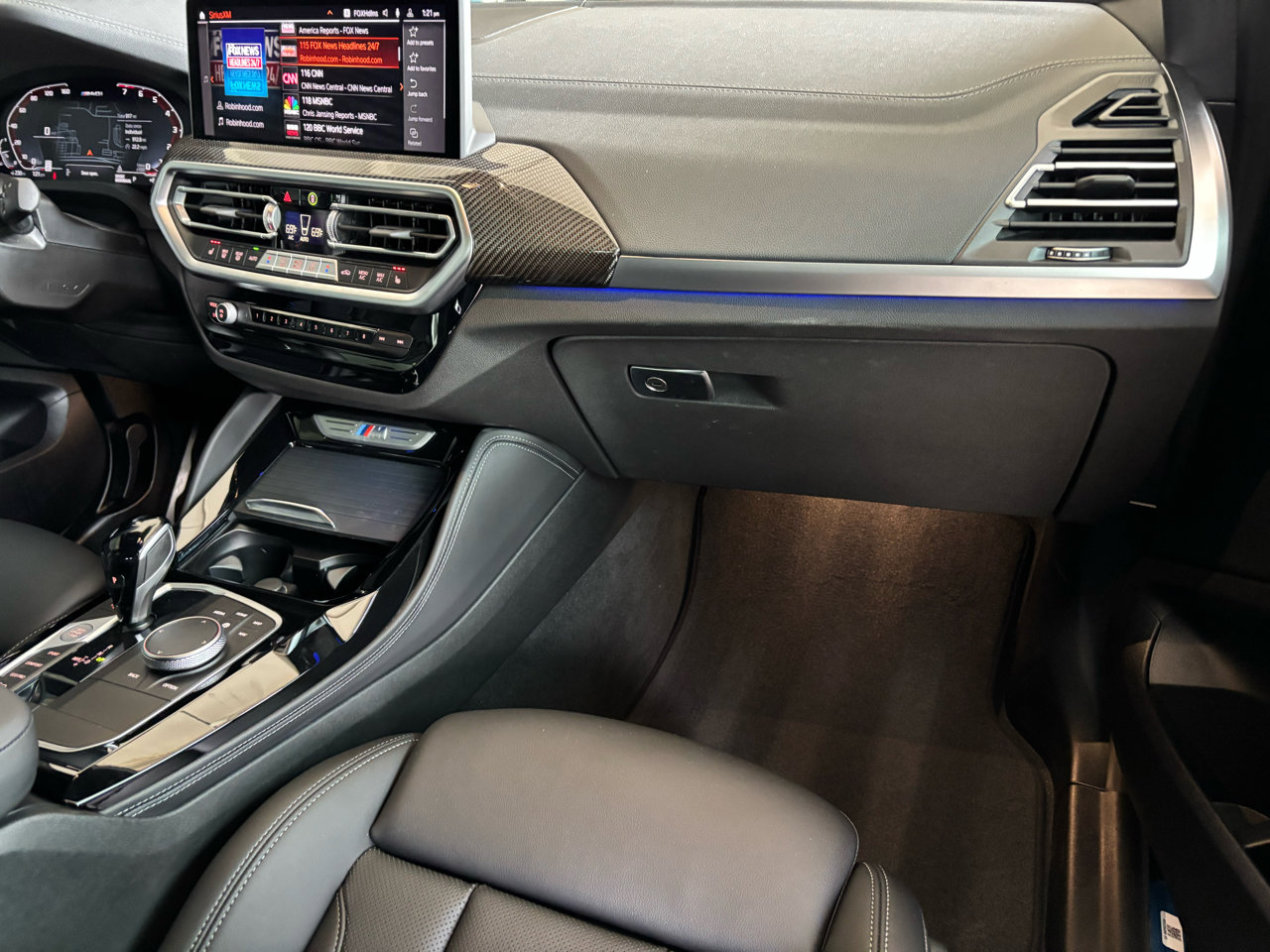 Used 2025 BMW X4 M40i w/ Premium Package image 22