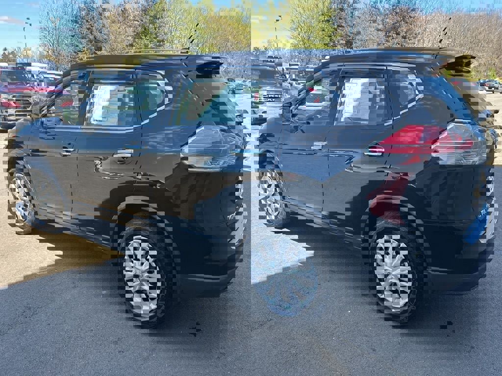 Used 2015 Nissan Rogue S image 3