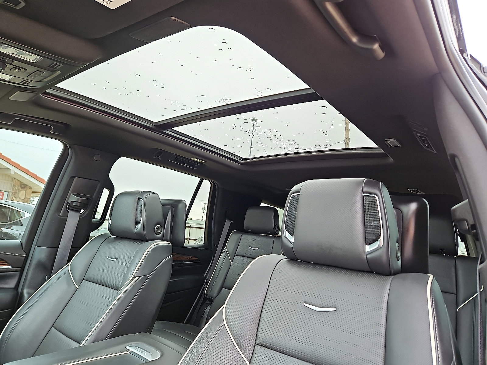 Used 2024 Cadillac Escalade Premium Luxury image 9