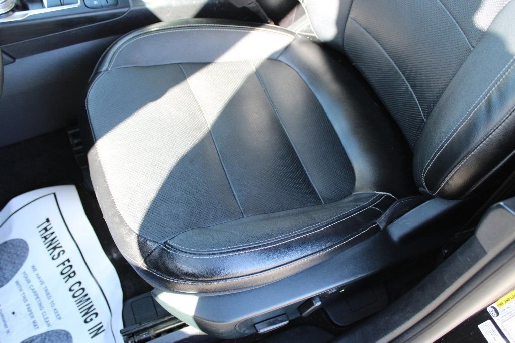 Used 2020 Ford Escape Titanium image 27