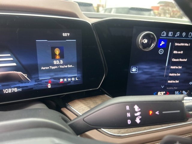 Certified 2025 Chevrolet Suburban High Country image 28