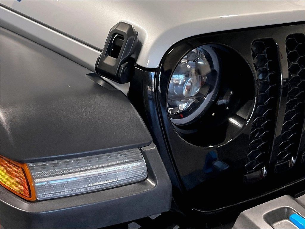 Used 2023 Jeep Wrangler Unlimited w/ Cold Weather Group AWD/4WD image 32