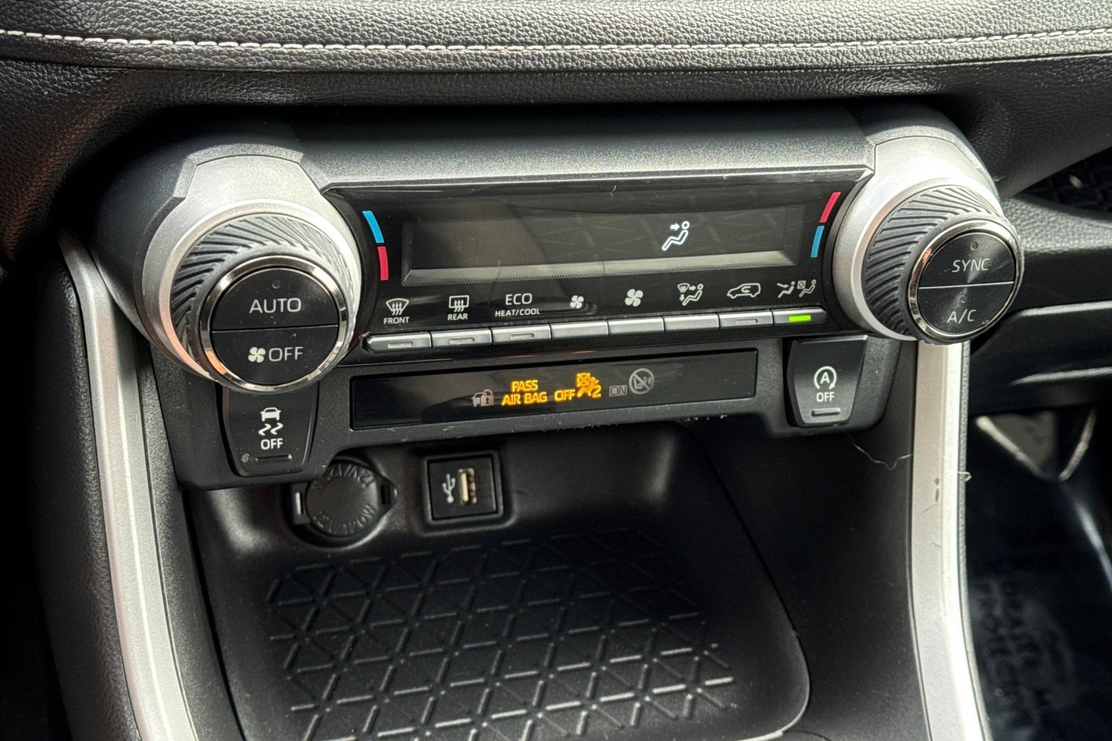 Used 2023 Toyota RAV4 XLE AWD/4WD image 19