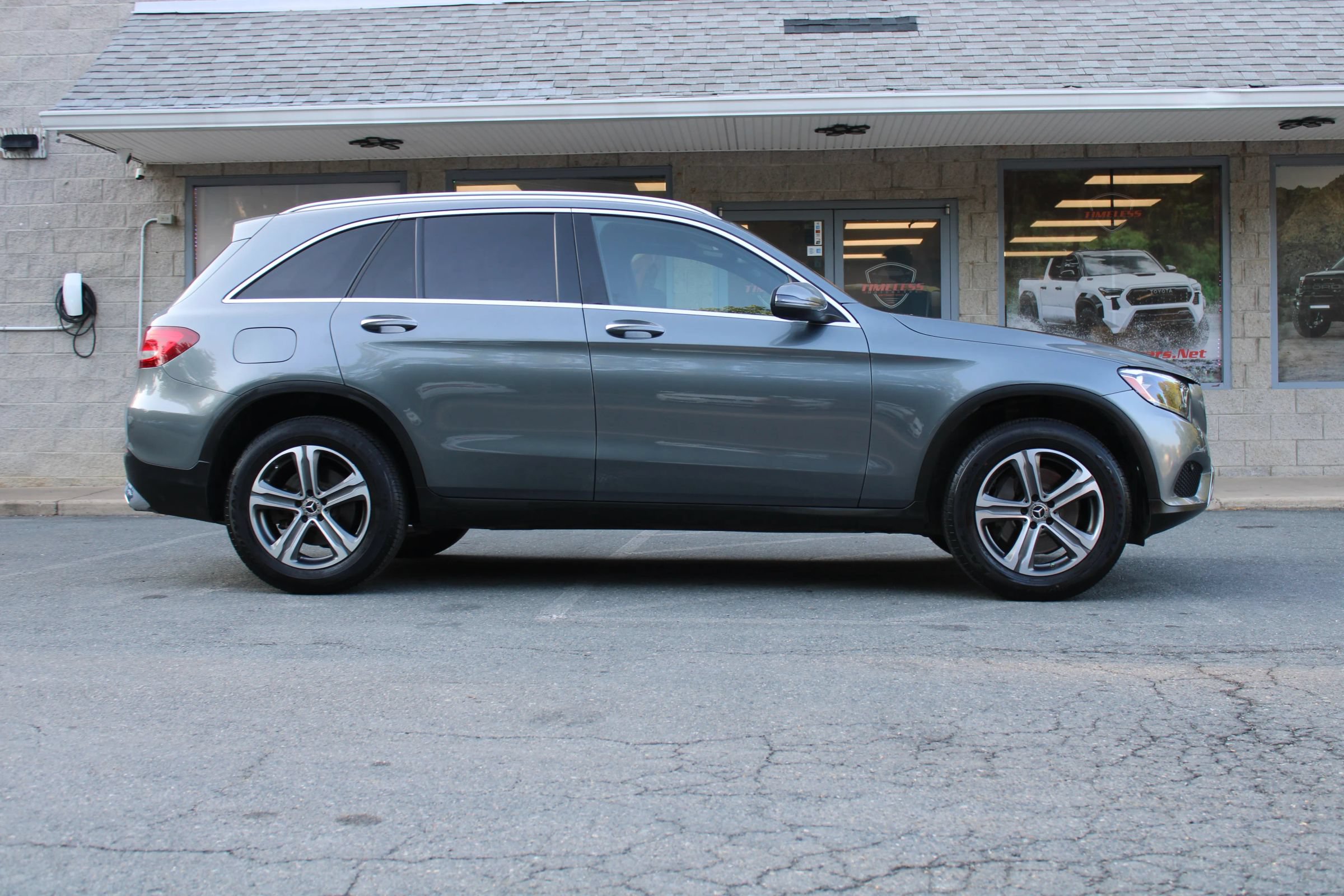 Used 2018 Mercedes-Benz GLC 300 4MATIC image 25