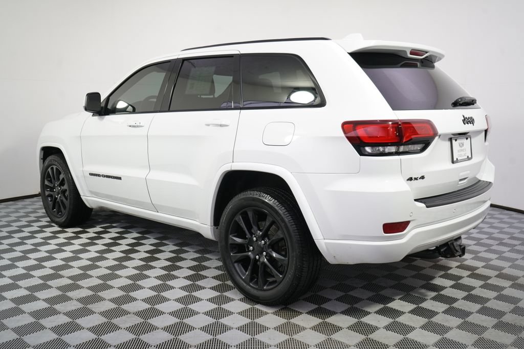 Used 2021 Jeep Grand Cherokee Laredo X AWD/4WD image 3