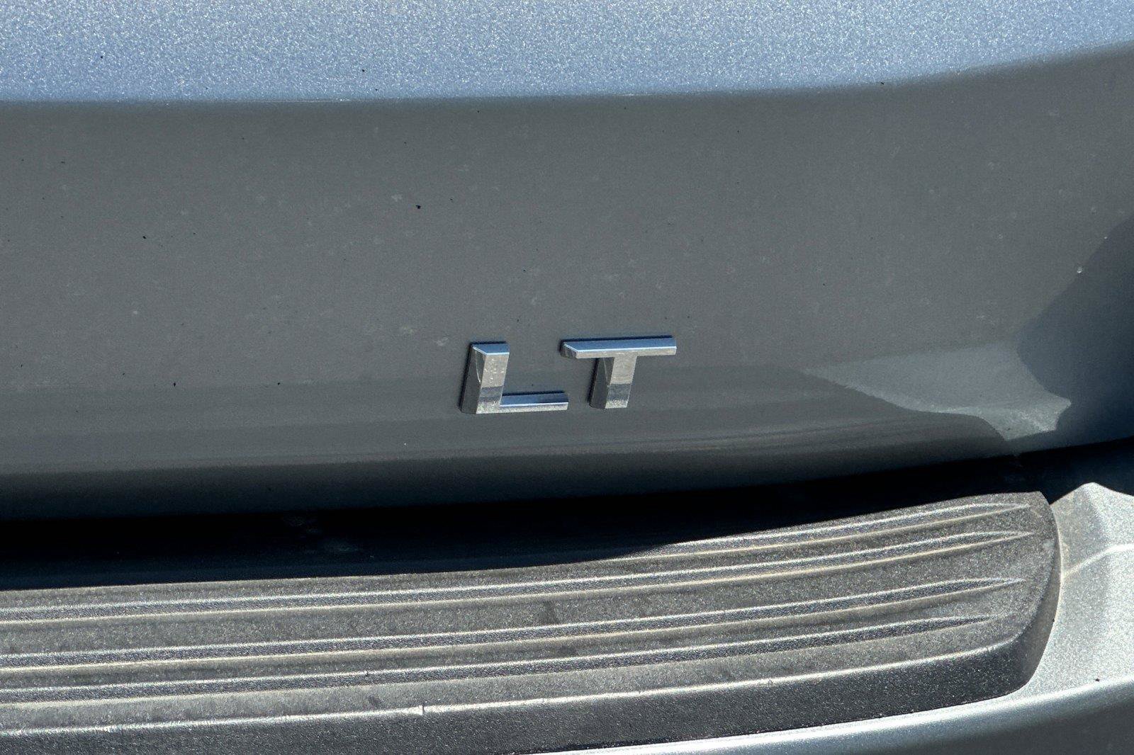 Used 2024 Chevrolet Suburban LT AWD/4WD image 26