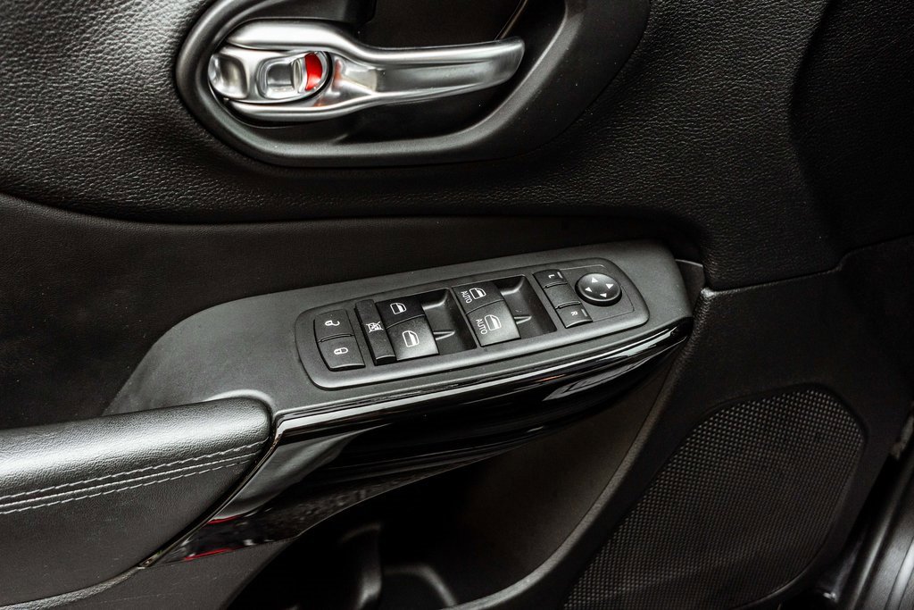 Used 2021 Jeep Cherokee Latitude Plus image 15