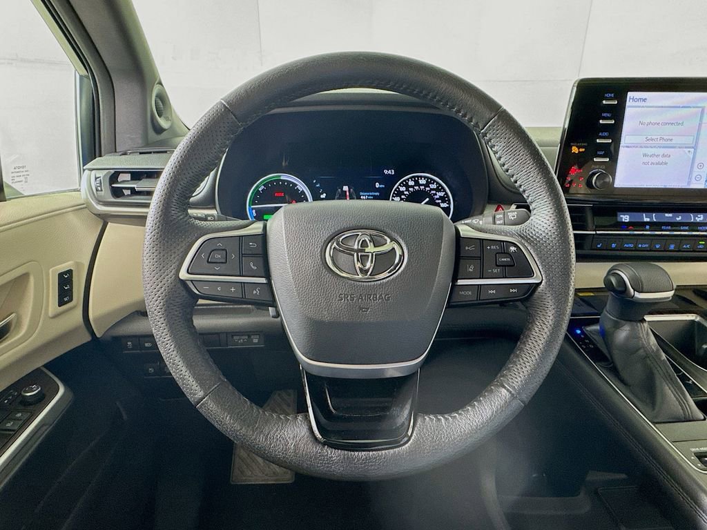 Used 2021 Toyota Sienna Limited image 11
