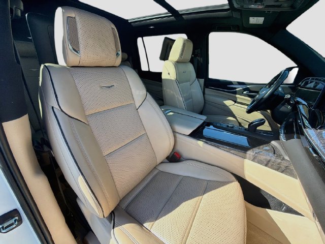 Used 2023 Cadillac Escalade ESV Premium Luxury AWD/4WD image 28