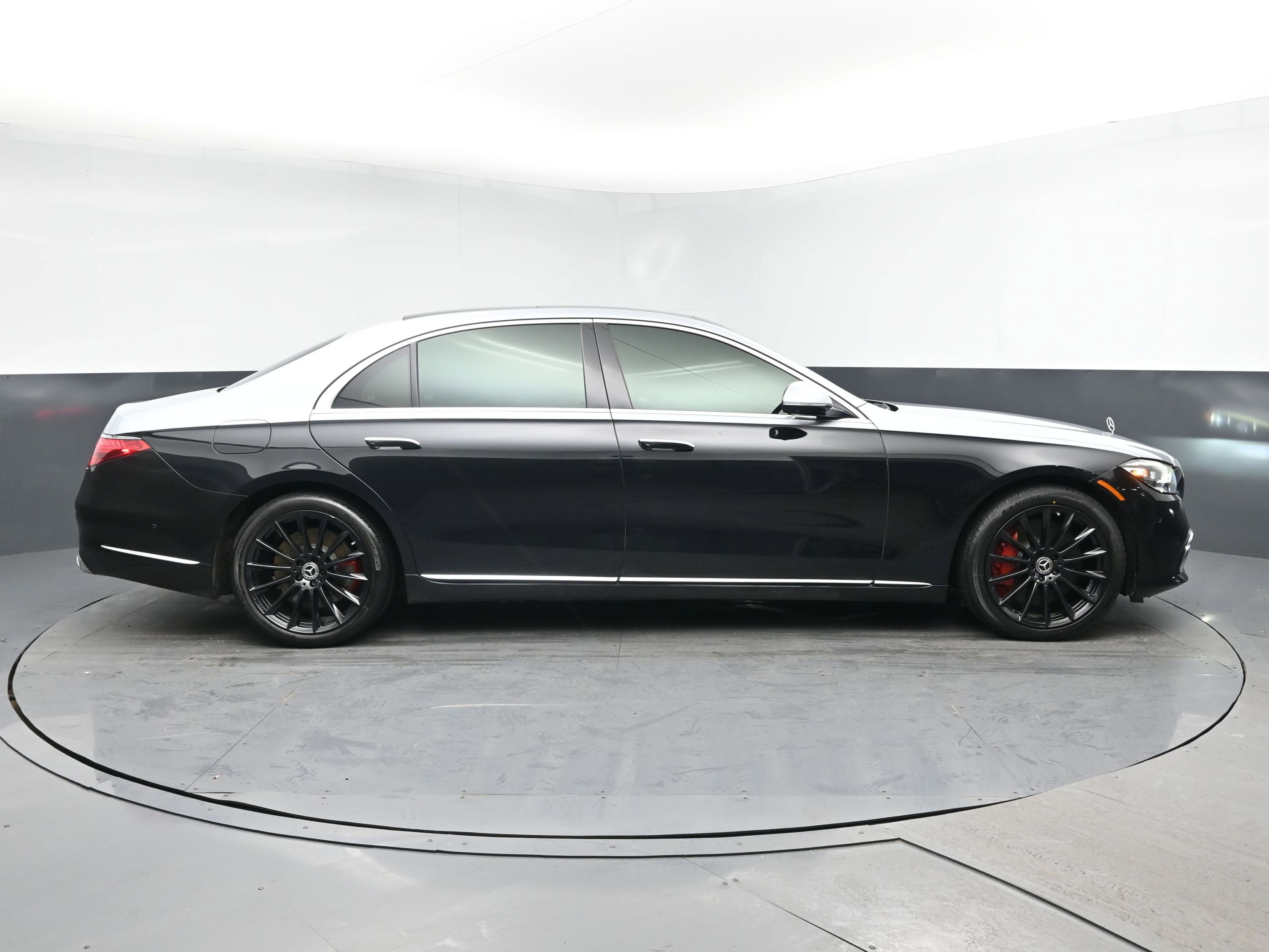 Used 2021 Mercedes-Benz S 580 4MATIC Sedan image 3