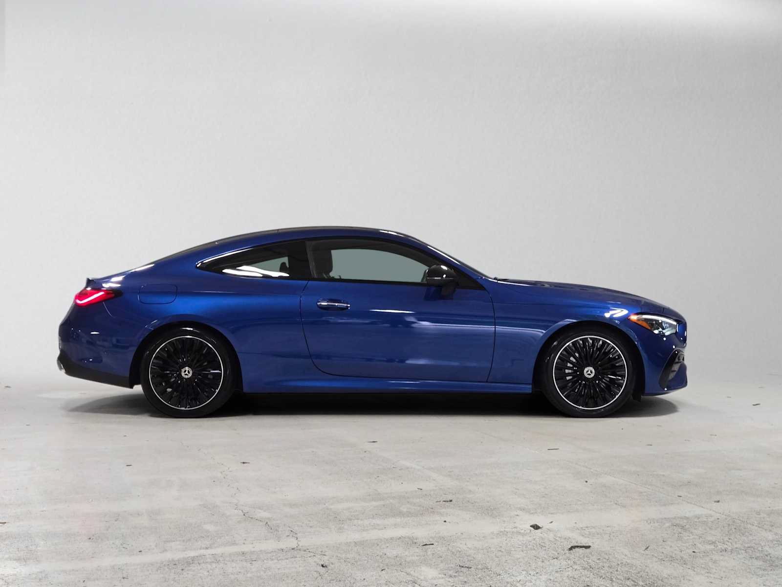 Certified 2025 Mercedes-Benz CLE 300 4MATIC Coupe image 2