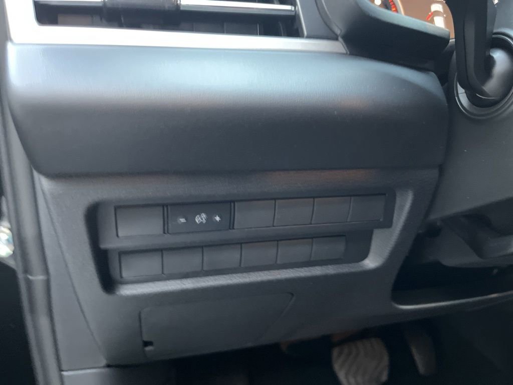 Used 2024 Mitsubishi Outlander ES image 28