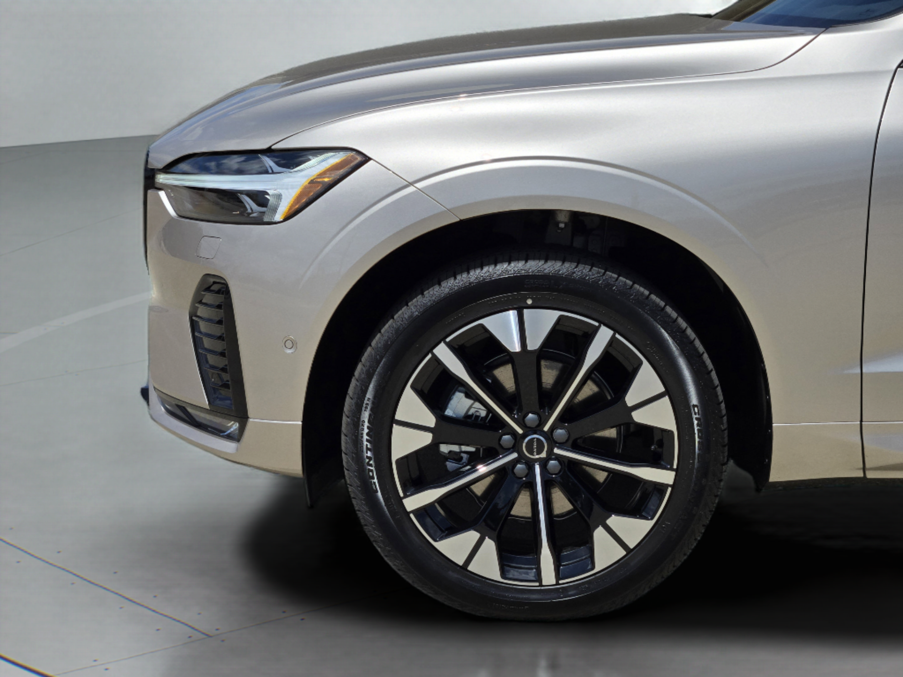 New 2026 Volvo XC60 B5 Plus w/ Protection Package Premier AWD/4WD image 28