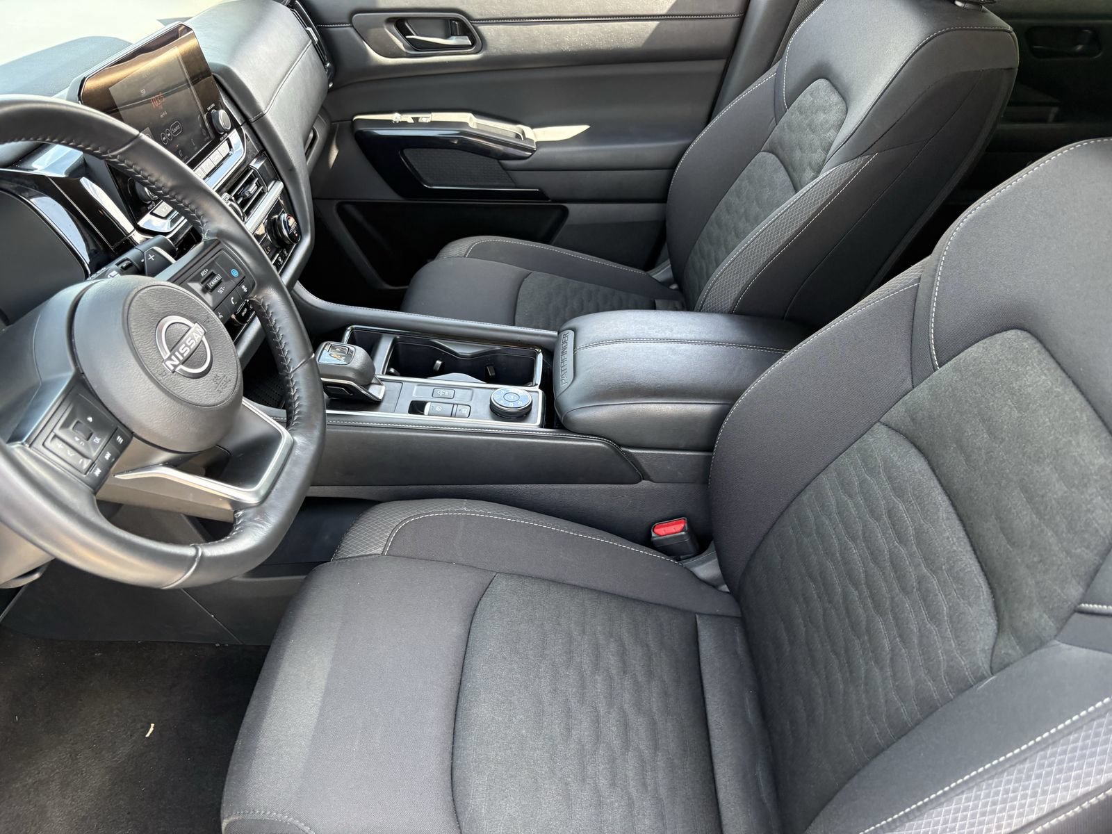 Used 2025 Nissan Pathfinder SV AWD/4WD image 22