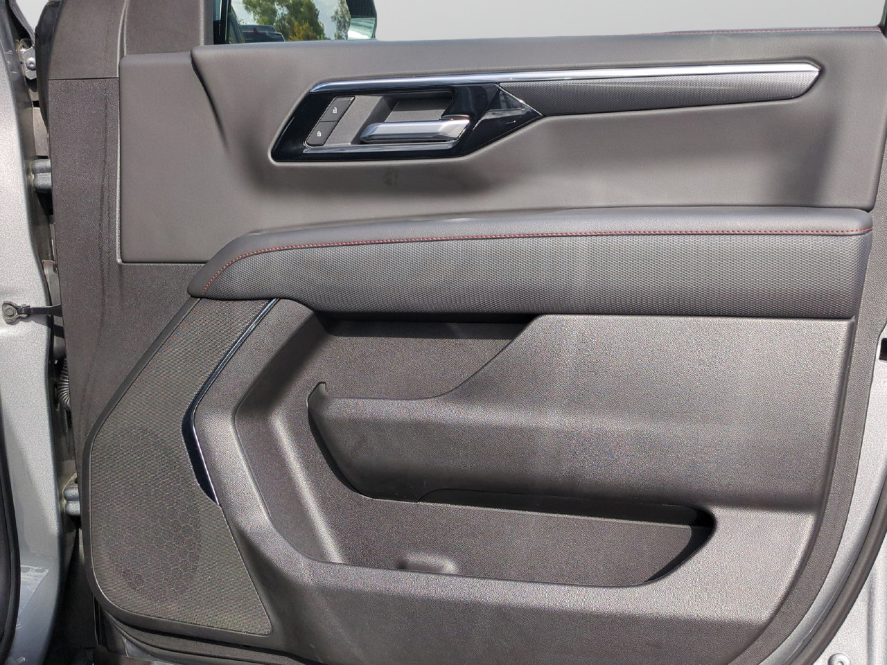 Used 2026 Chevrolet Suburban RST RWD image 19