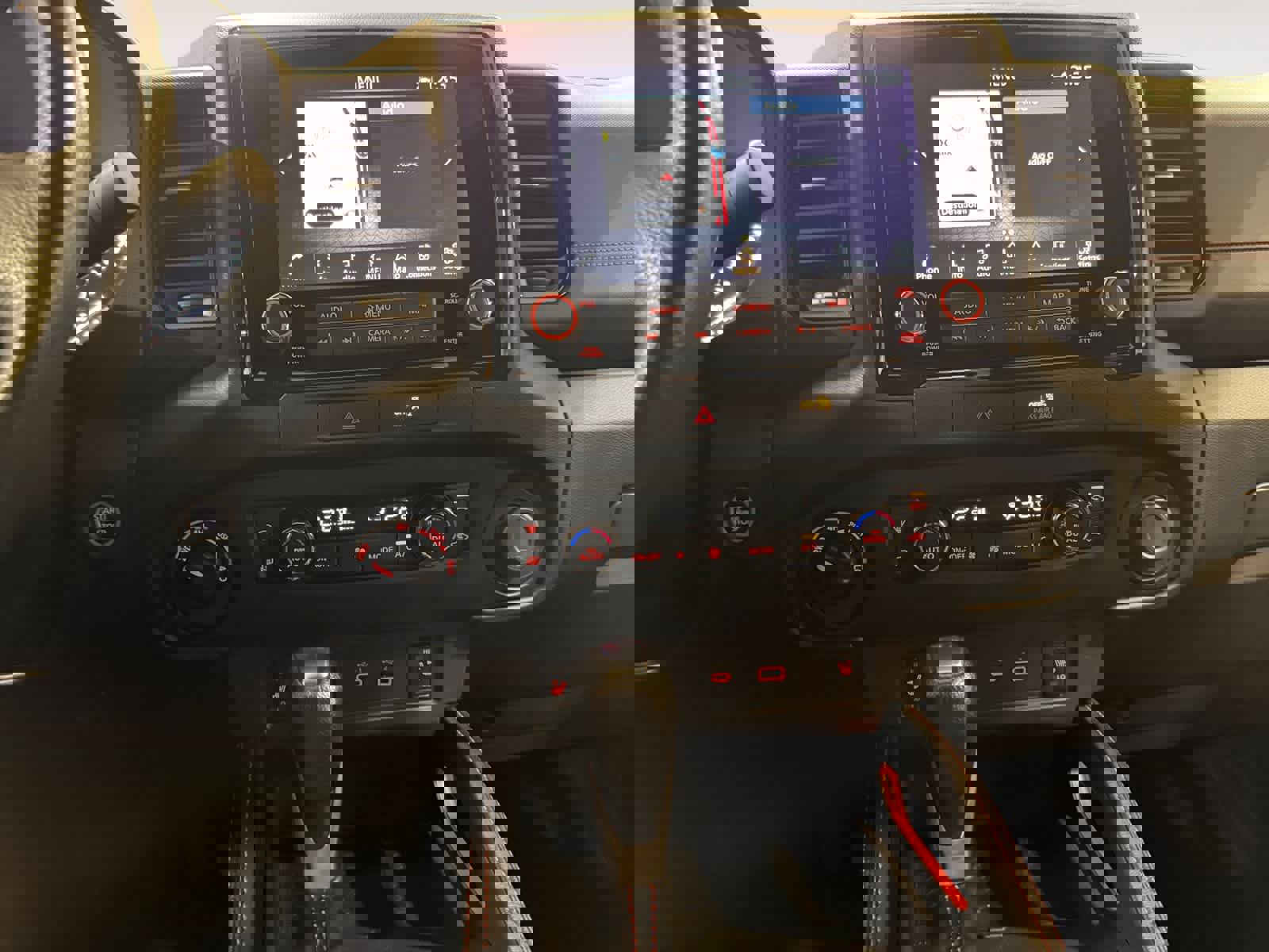 Used 2023 Nissan Frontier PRO-4X image 12