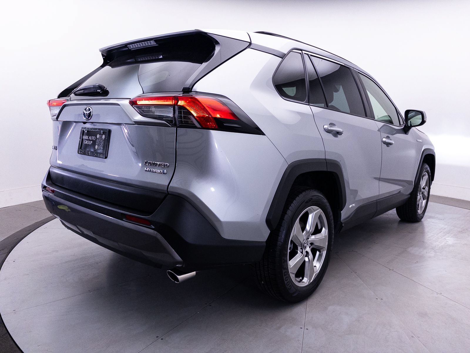 Used 2019 Toyota RAV4 Limited w/ Carpet Mat Package AWD/4WD image 18
