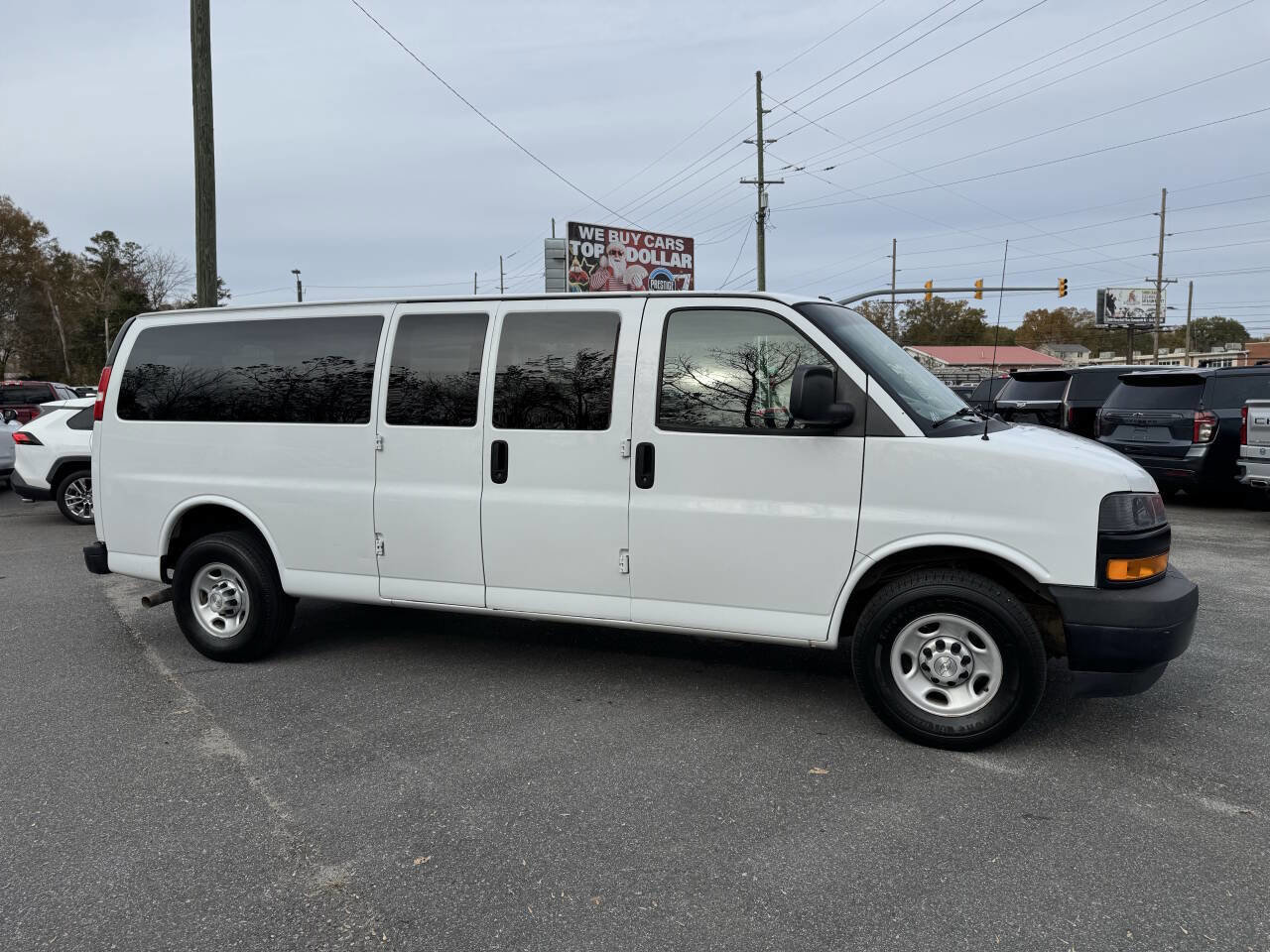 Used 2019 Chevrolet Express 3500 LS RWD image 4