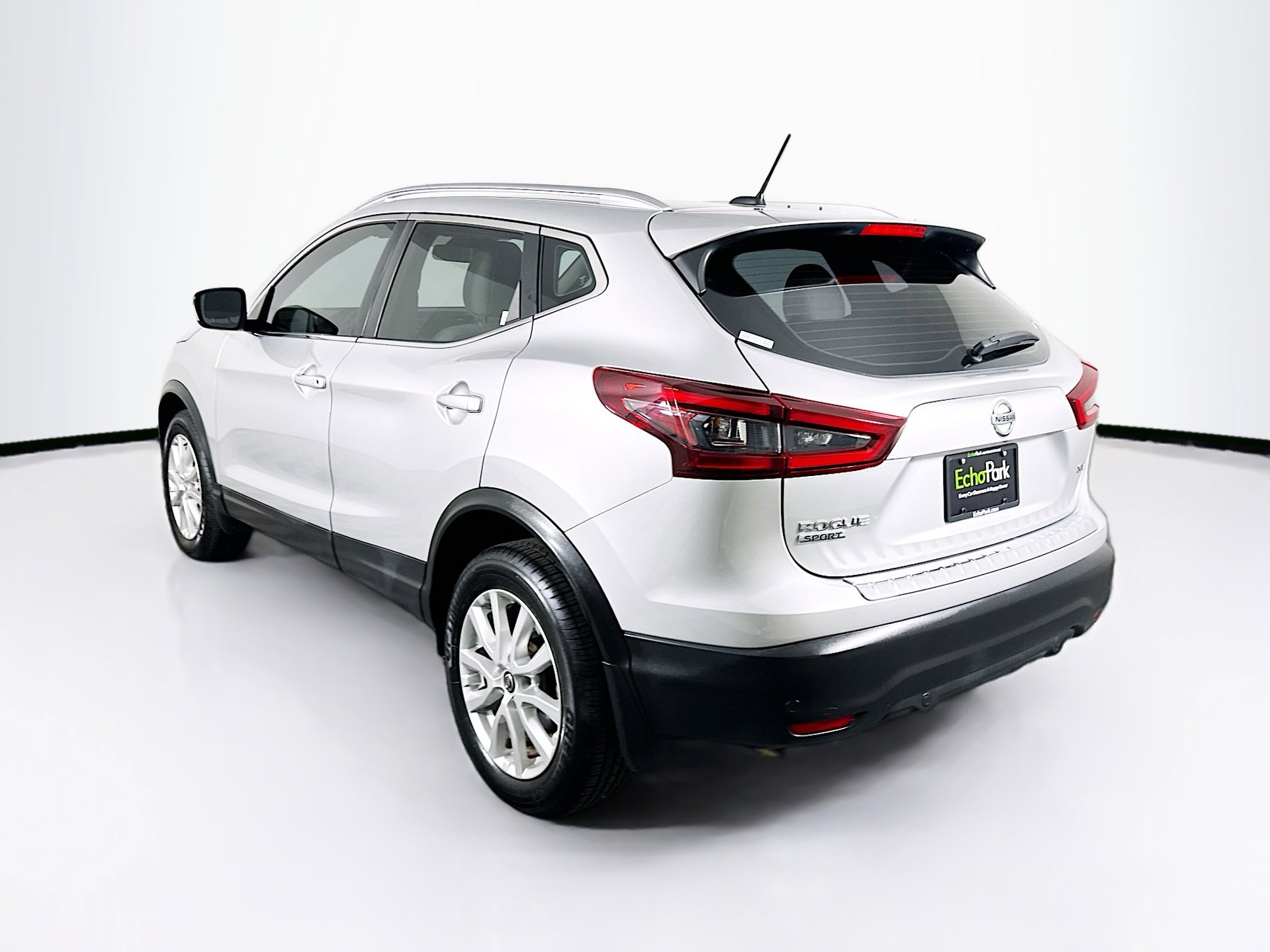 Used 2022 Nissan Rogue Sport SV image 5