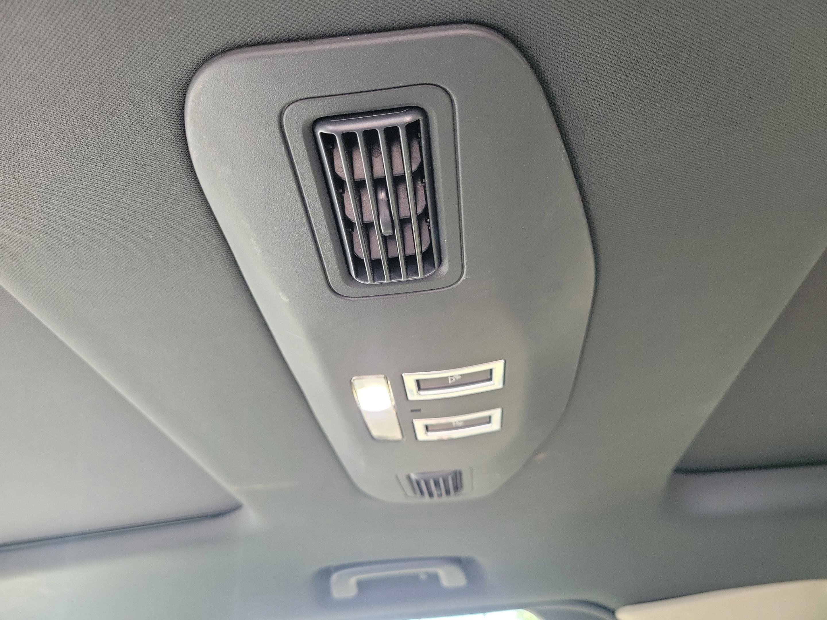 Used 2018 Land Rover Discovery HSE image 26