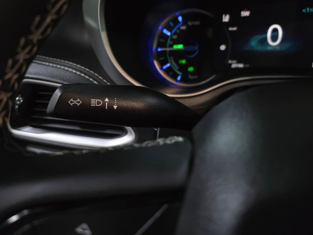 Used 2024 Chrysler Pacifica Limited image 24