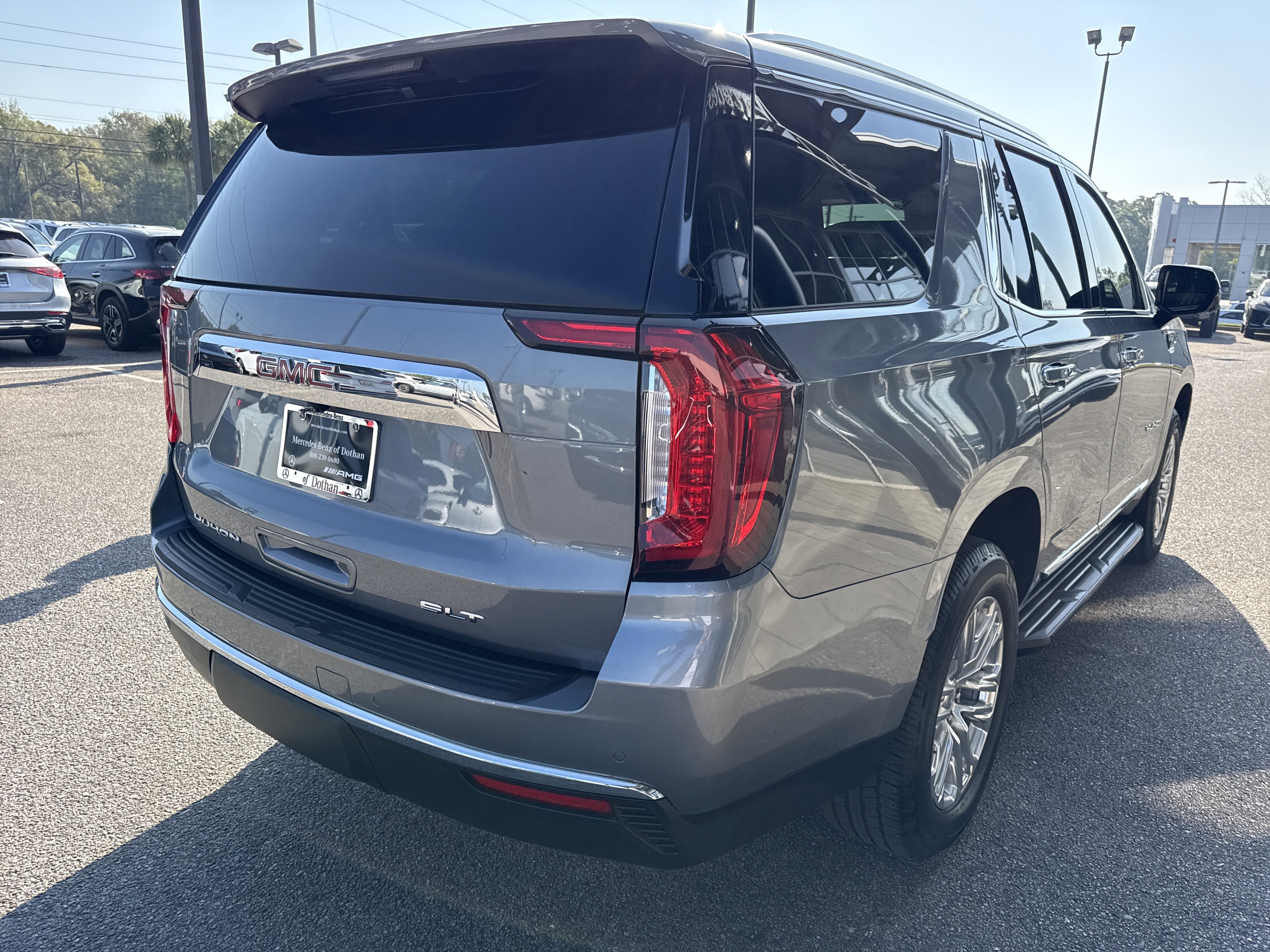 Used 2022 GMC Yukon SLT w/ SLT Luxury Package RWD image 4