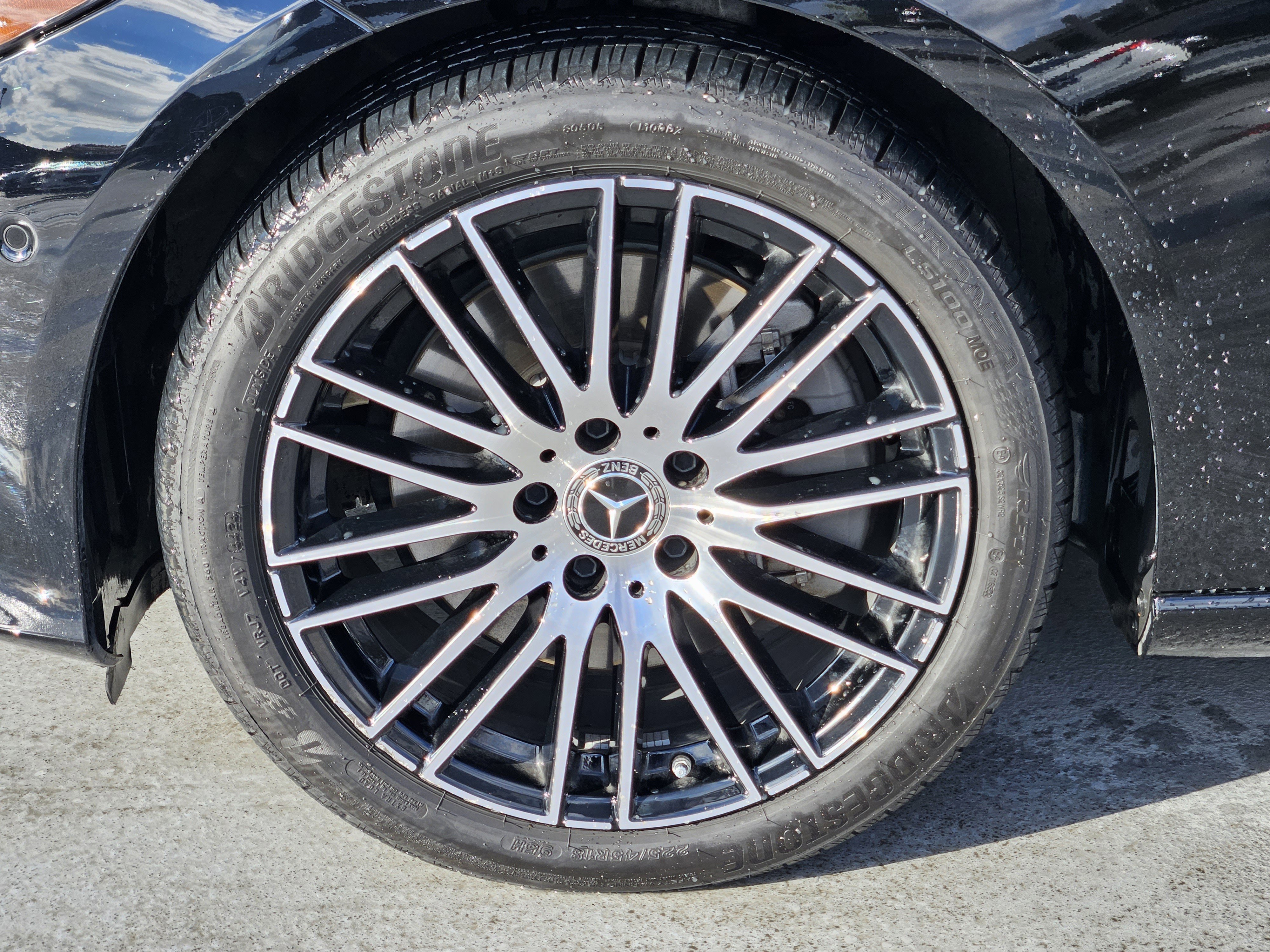 Used 2025 Mercedes-Benz C 300 Sedan image 11