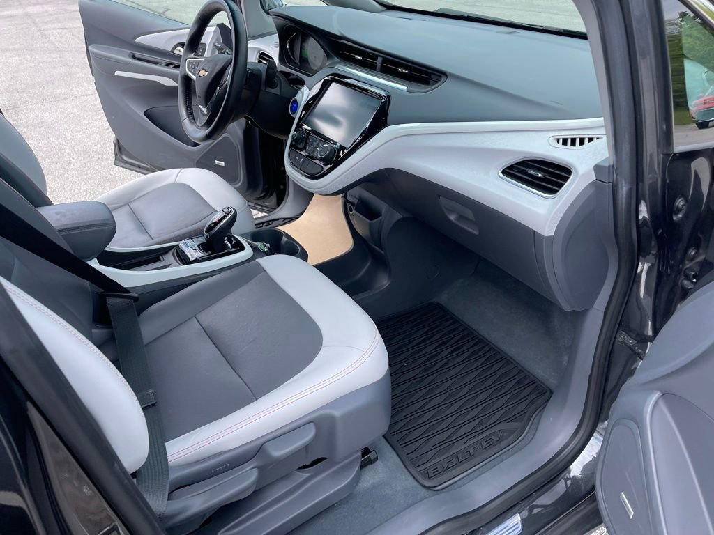 Used 2019 Chevrolet Bolt Premier w/ Infotainment Package FWD image 18