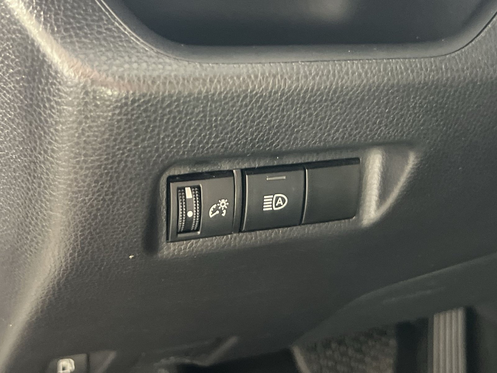 Used 2025 Toyota RAV4 XLE AWD/4WD image 31