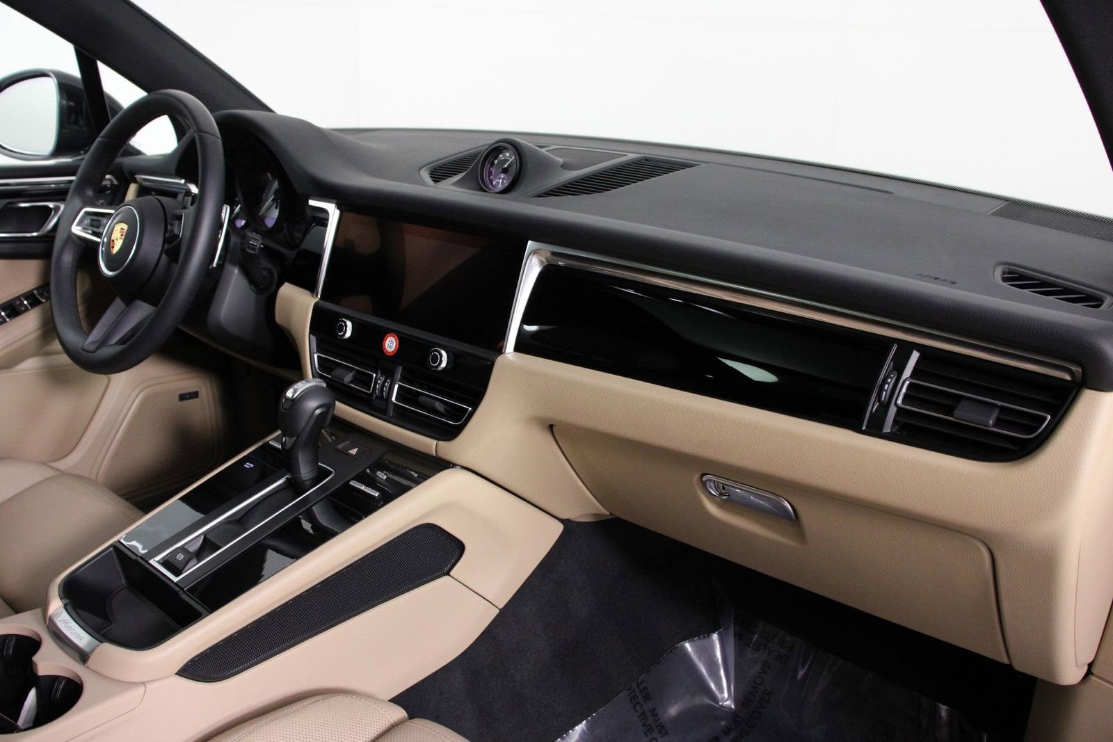 Certified 2025 Porsche Macan S image 24