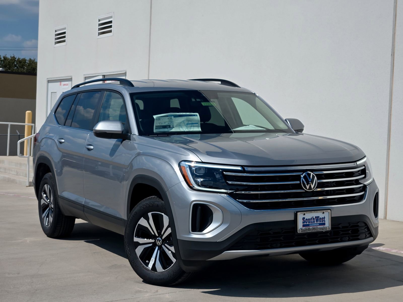 New 2026 Volkswagen Atlas SE image 2