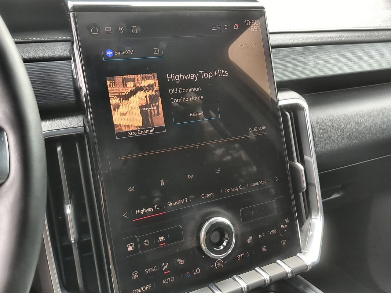 Used 2025 GMC Acadia Elevation image 13