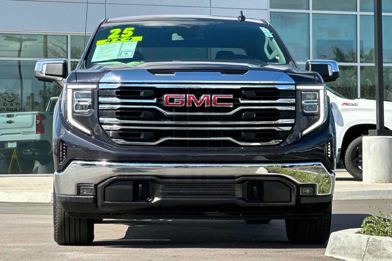 Used 2025 GMC Sierra 1500 SLT AWD/4WD image 9