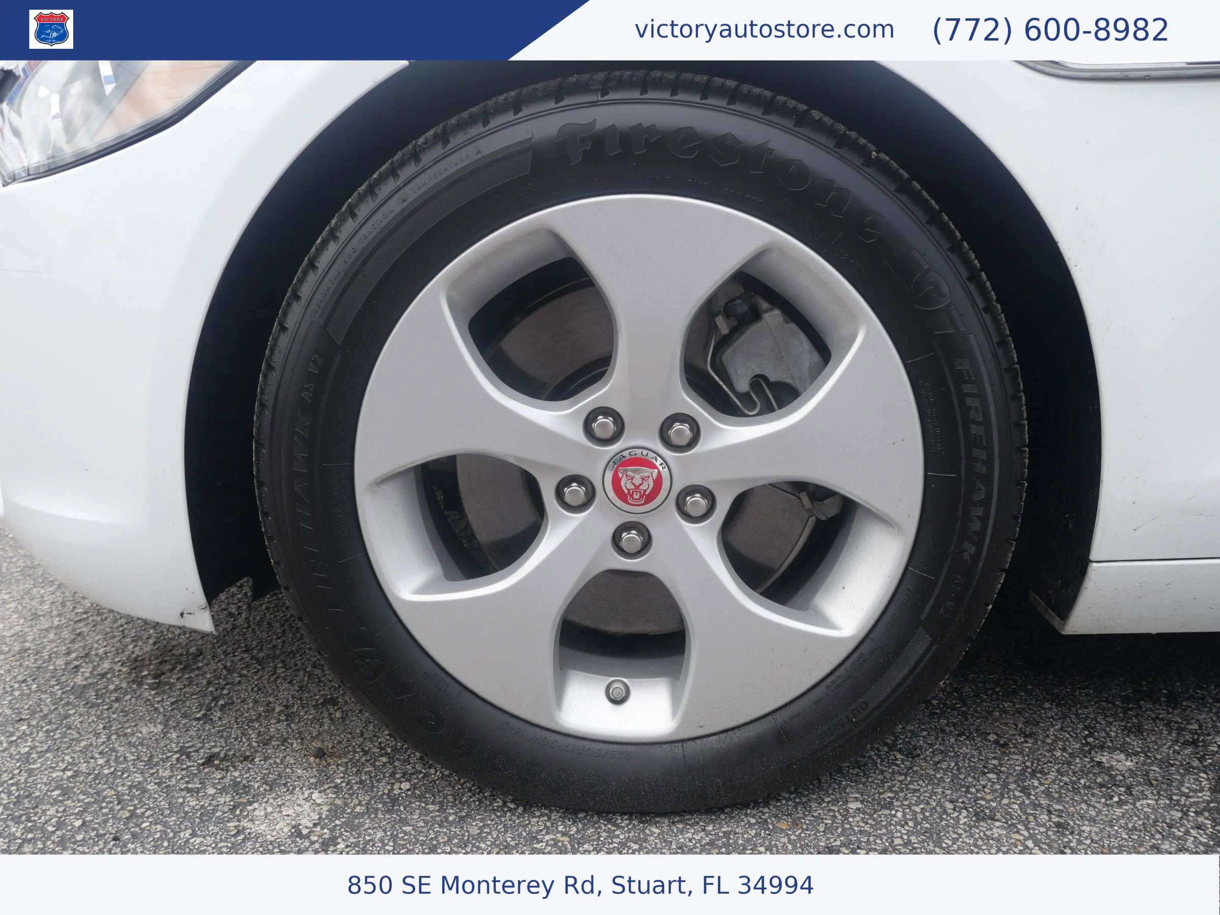 Used 2018 Jaguar XE image 40