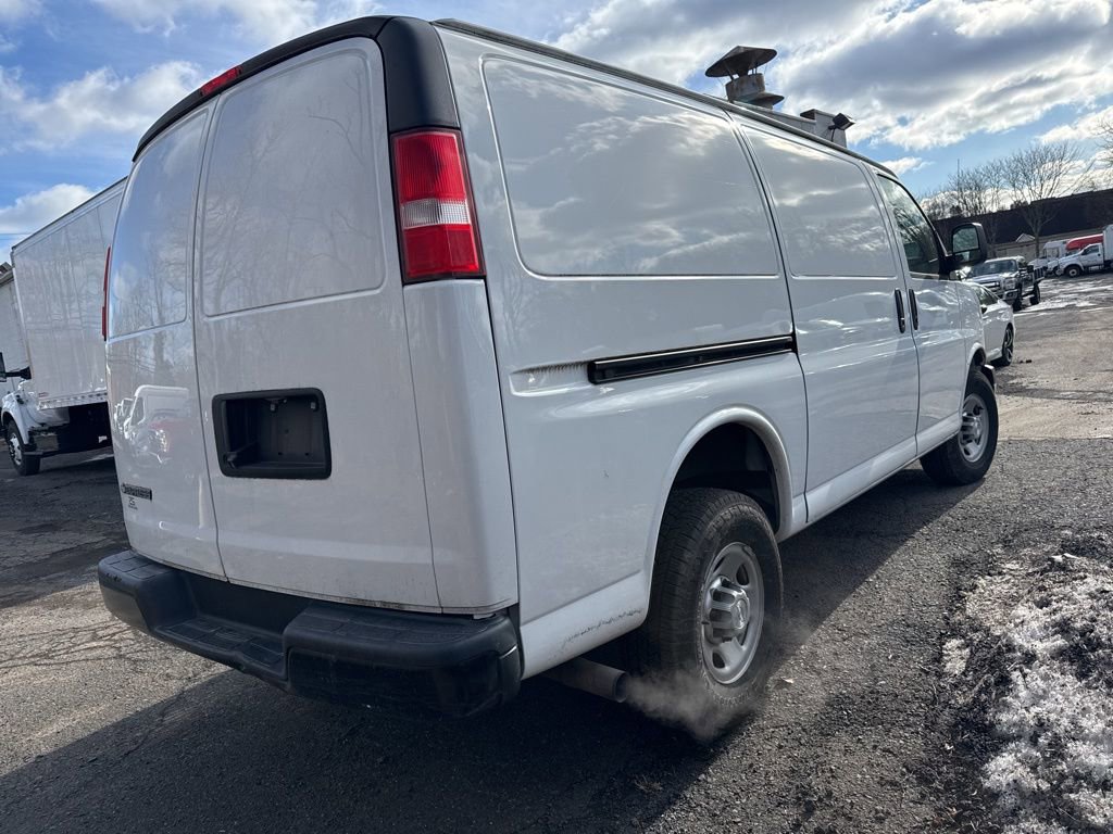 Used 2017 Chevrolet Express 2500 image 4