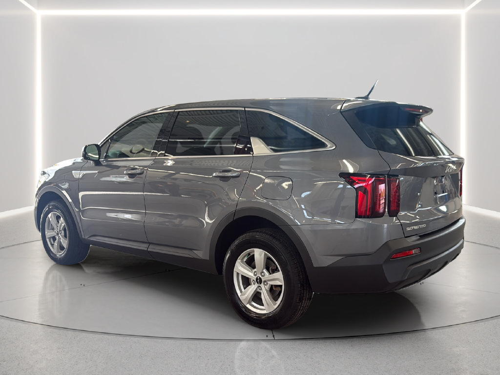 Certified 2023 Kia Sorento LX AWD/4WD image 4