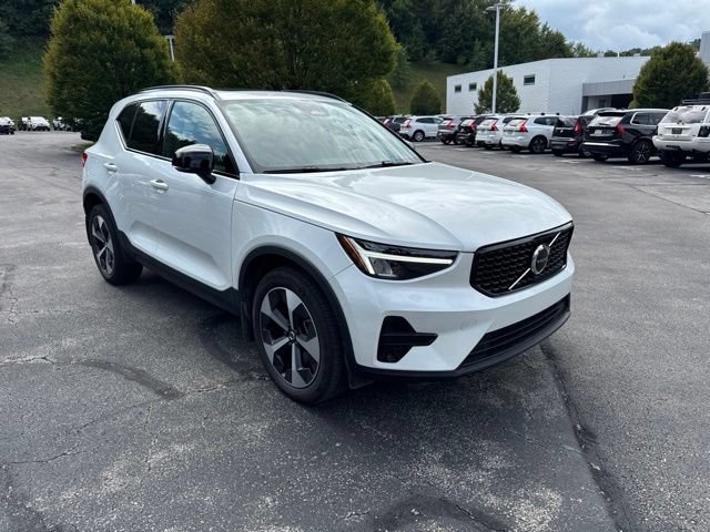Used 2024 Volvo XC40 B5 Core AWD/4WD image 7