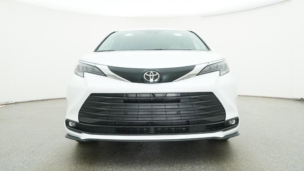 New 2026 Toyota Sienna XLE FWD image 4