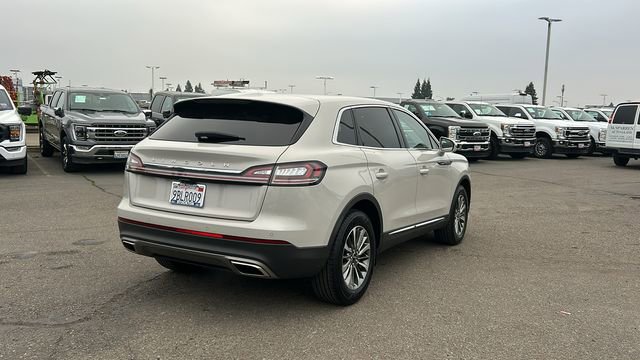 Used 2022 Lincoln Nautilus FWD w/ Premium Package image 3