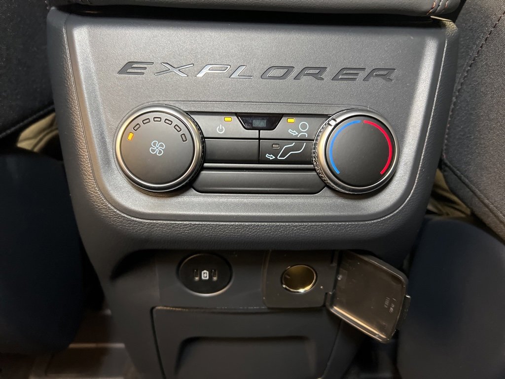 Used 2025 Ford Explorer Active image 28