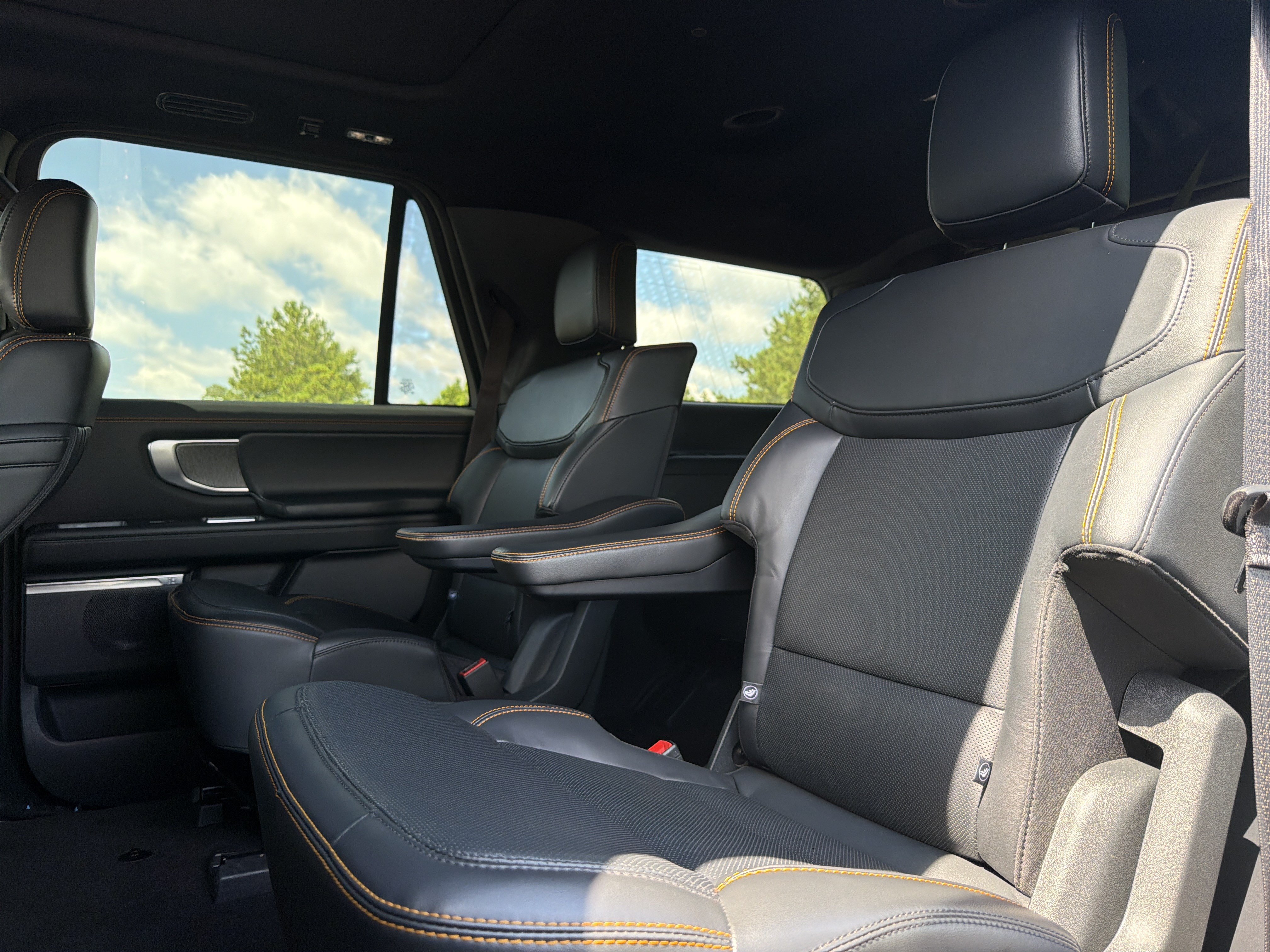 Used 2025 Ford Expedition Tremor AWD/4WD image 9
