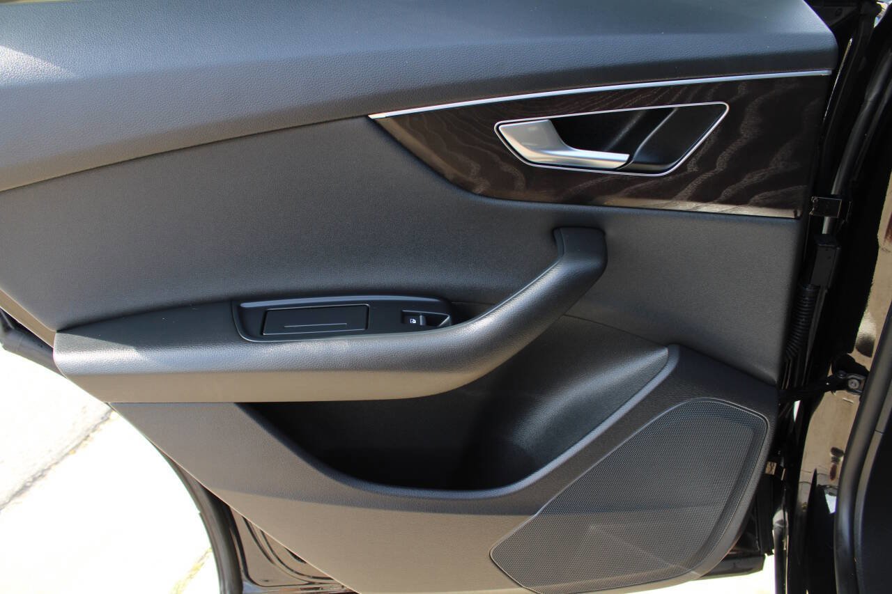 Used 2021 Audi Q8 Premium w/ Black Optic Package image 10