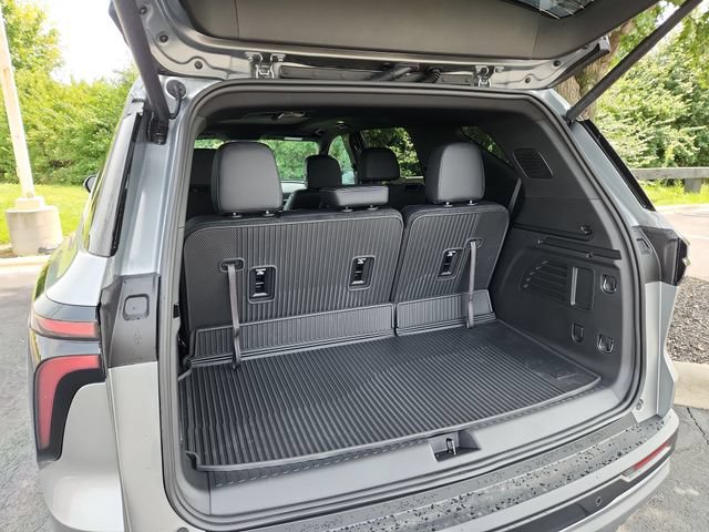 New 2027 Chevrolet Traverse LT w/ Sun and Wheel Package FWD image 19
